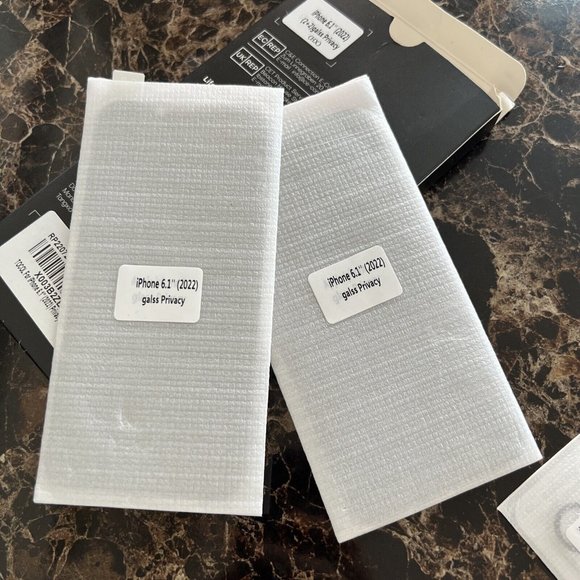 TOCOL 2+2 For iPhone Privacy Screen Protector 6.1''- 2 Pack Phone Case Bonus - Picture 4 of 12